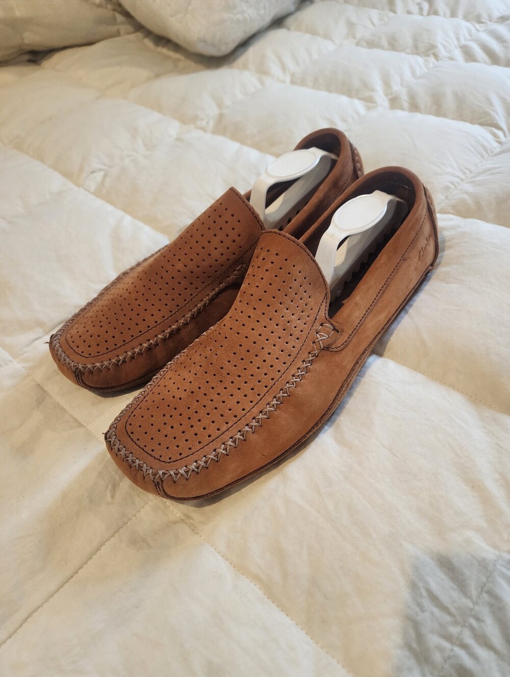 Clarks Men's Tan Perforated Suede Slip-On Loafers Like New 9.5